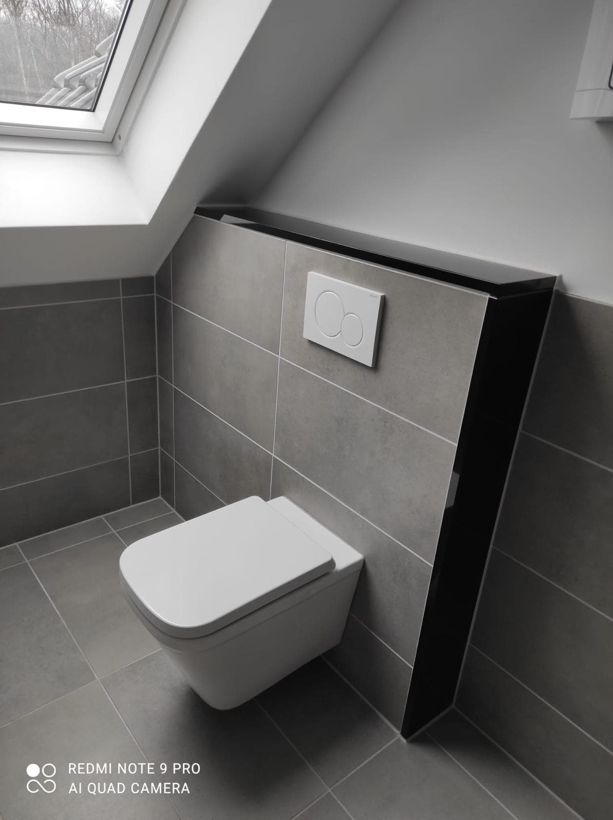 Wandhängendes WC im Dachgeschossbad